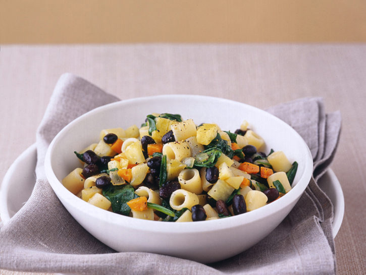 Tubetti con fagioli neri
