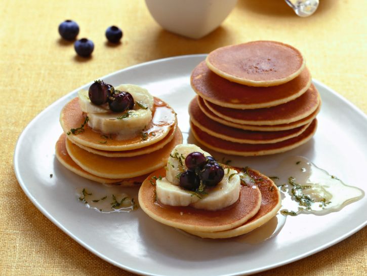 pancakes-con-frutta-e-miele