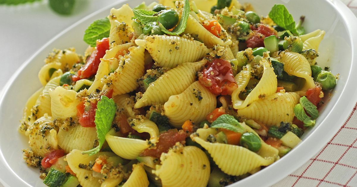 Ricetta Pasta con sugo di verdure e pangrattato - Donna Moderna