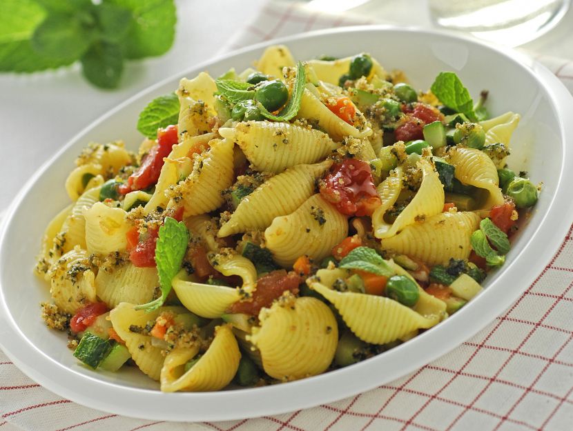 pasta-con-sugo-di-verdure-e-pangrattato immagine