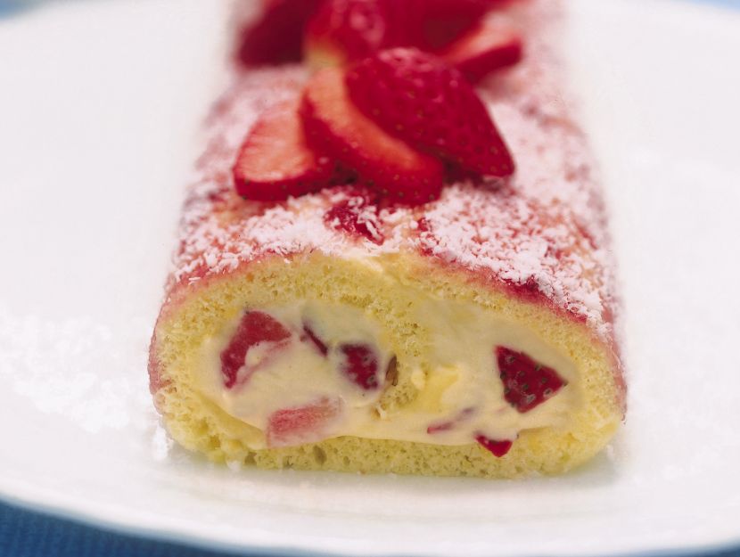 rotolo-di-pasta-biscotto-con-le-fragole