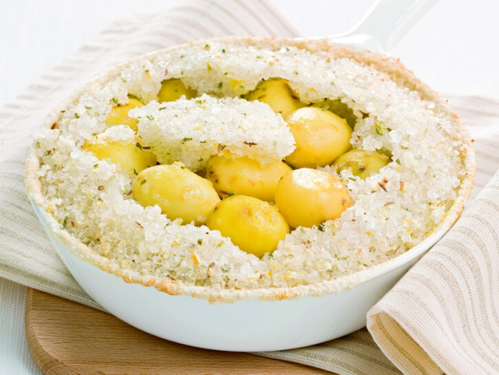Teglia di patate in crosta di sale