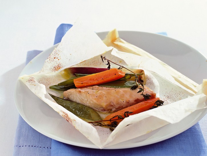 Piccoli filetti di orata con verdure al cartoccio