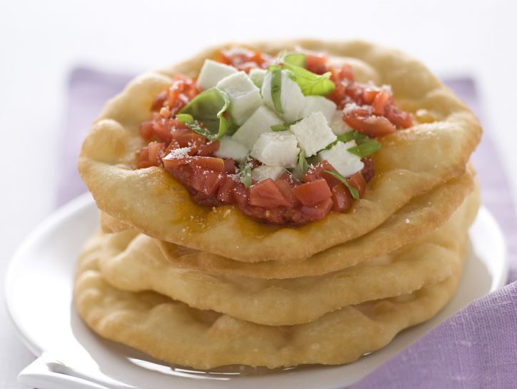 pizzelle-fritte-con-pomodoro-e-basilico immagine