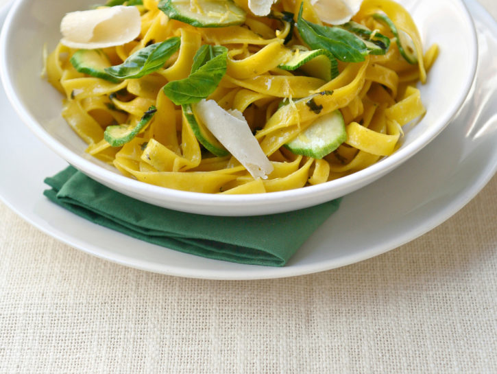 Tagliatelle con zucchine e limone