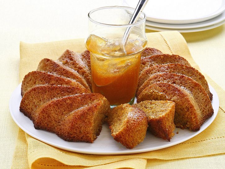 torta-di-carote-con-confettura immagine