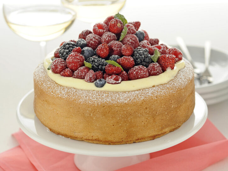 Ricetta Pan Di Spagna Con Chantilly E Frutti Di Bosco Donna Moderna