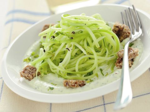 Insalatina di cetrioli con crema di feta