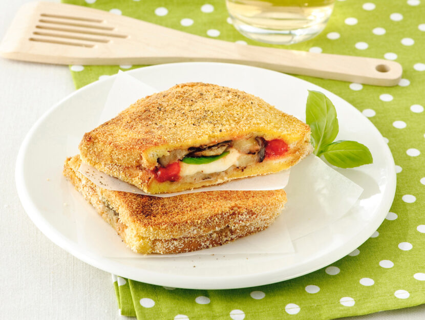 Mozzarella in carrozza con le melanzane