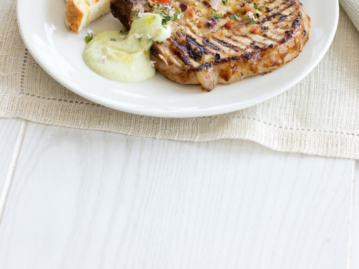 Jerk pork con salsa di avocado (Caraibi)