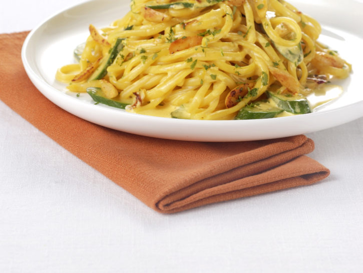 Linguine allo zafferano con zucchine