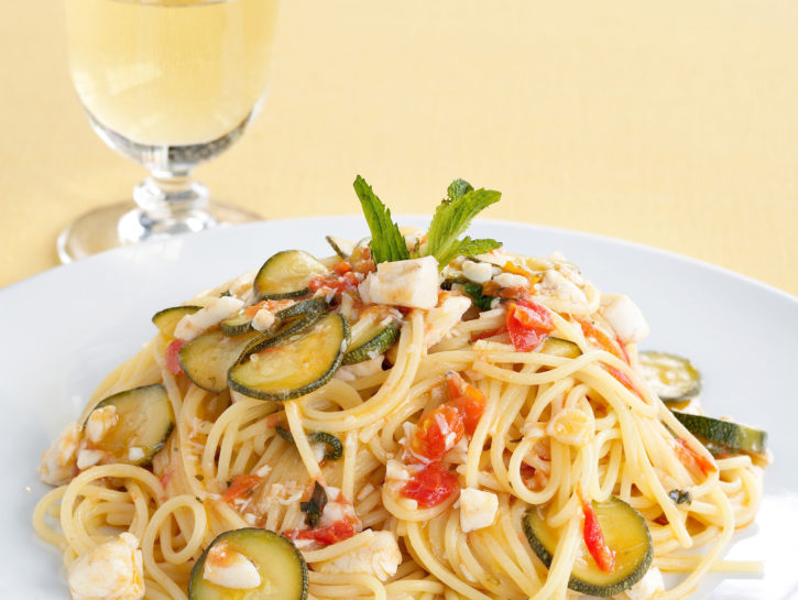 Spaghetti con branzino e zucchine