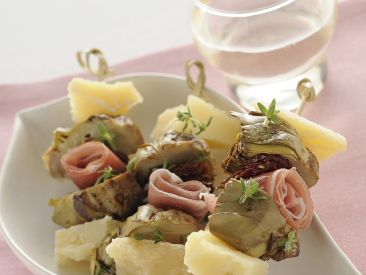 Spiedini con carciofini e parmigiano