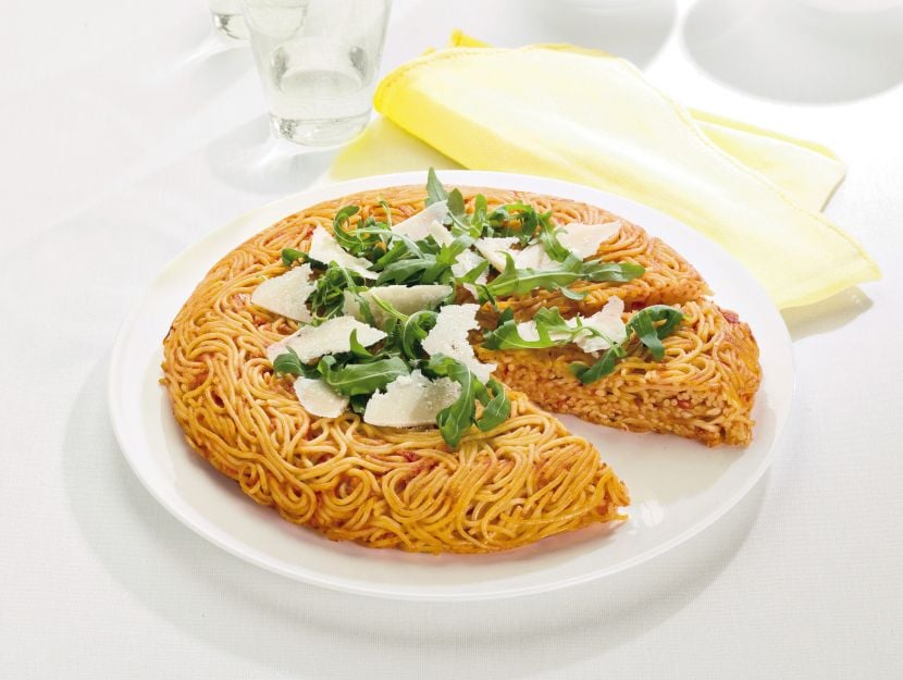 frittata-di-spaghetti-con-rucola-e-grana