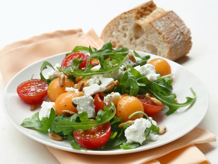 insalata-di-rucola-pomodorini-e-feta