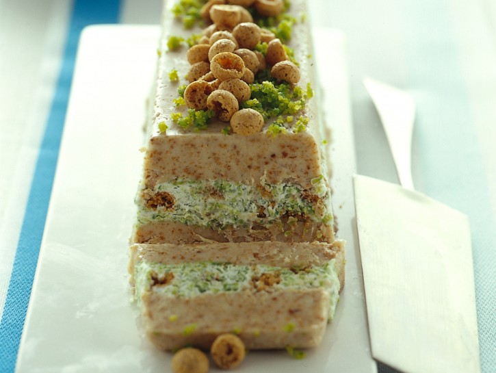 semifreddo-di-amaretti-farcito-al-pistacchio ricetta