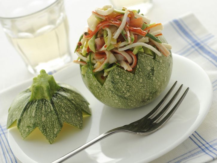zucchine-ripiene-con-insalata-di-surimi immagine