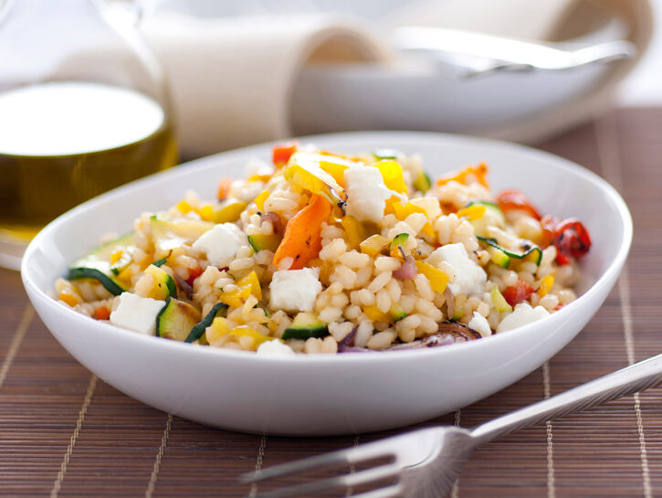 Insalata di riso con verdure grigliate