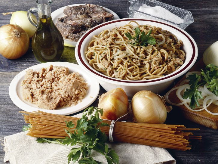 Bigoli scuri in salsa di tonno