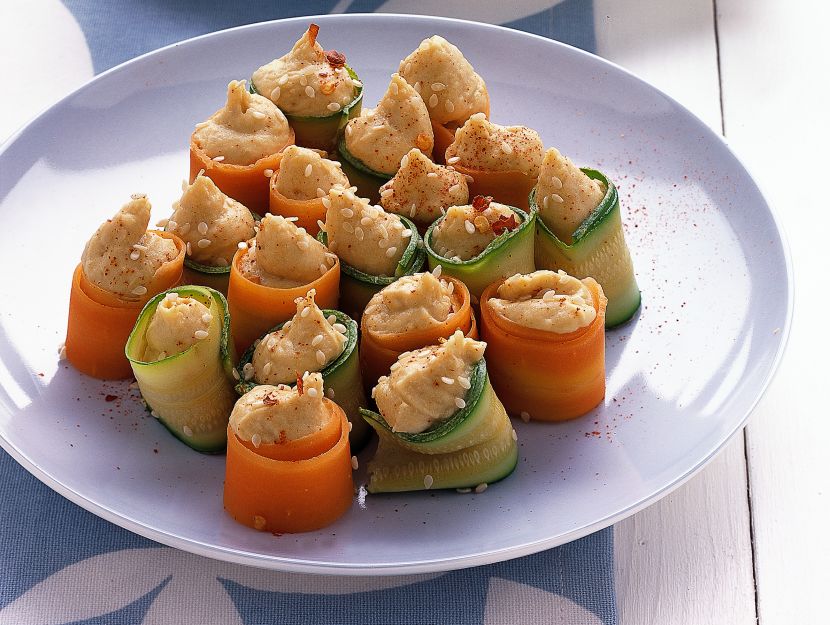 Cannoncini di carote e zucchine con hummus di ceci