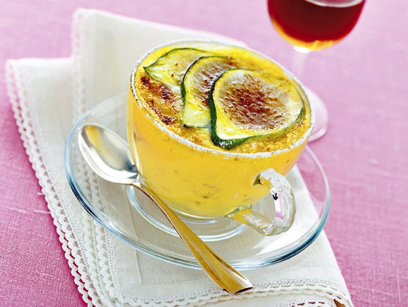 coppette-di-zabaione-con-fichi-verdi foto