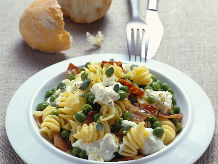 Pasta e piselli con la burrata