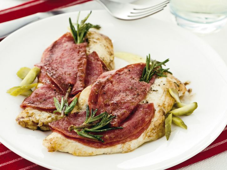 Saltimbocca di petto di pollo al salame
