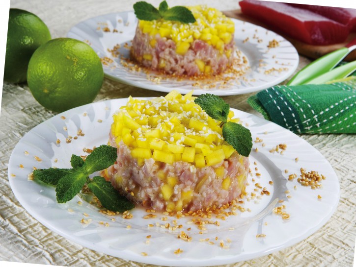 Tartare di tonno al mango e sesamo