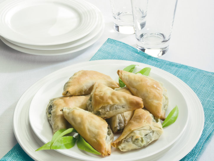 Triangoli di pasta fillo ripieni
