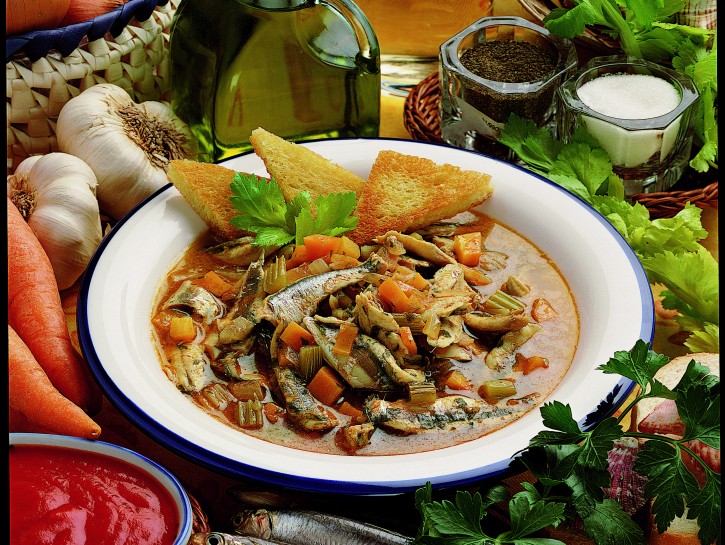 Zuppa di alici con crostini