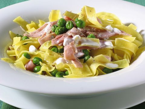 Tagliatelle panna e prosciutto