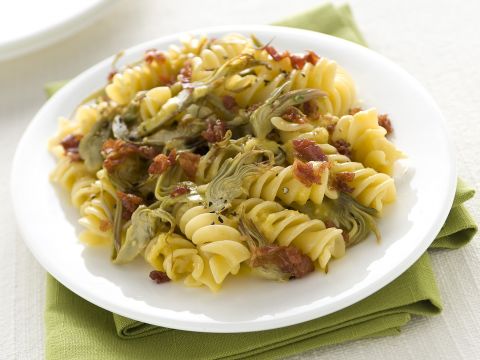 Fusilli alla carbonara di carciofi