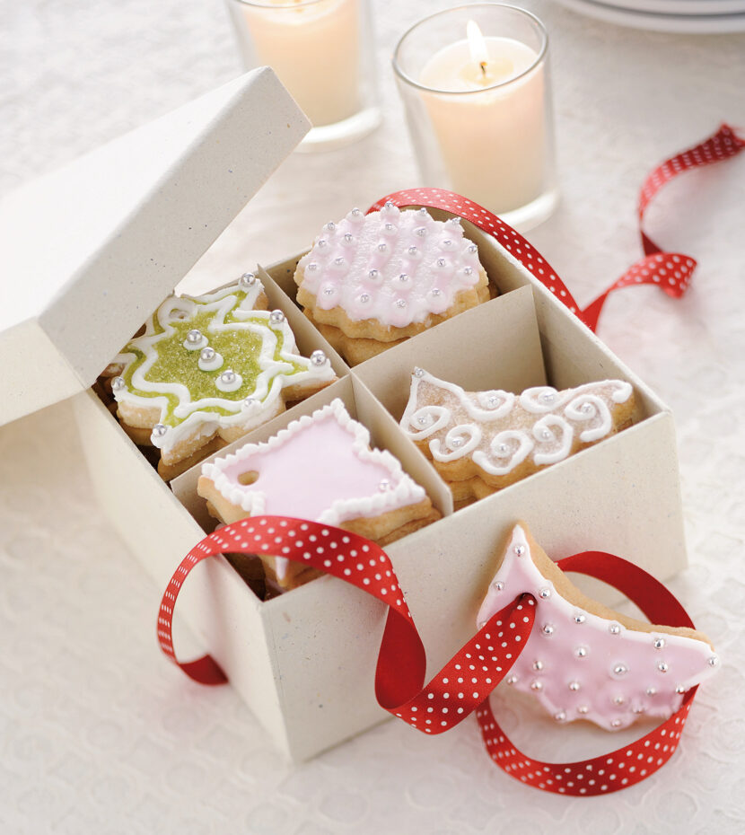 Regali Di Natale Fatti A Mano In Cucina.Ricetta Biscotti Da Appendere All Albero Di Natale Donna Moderna