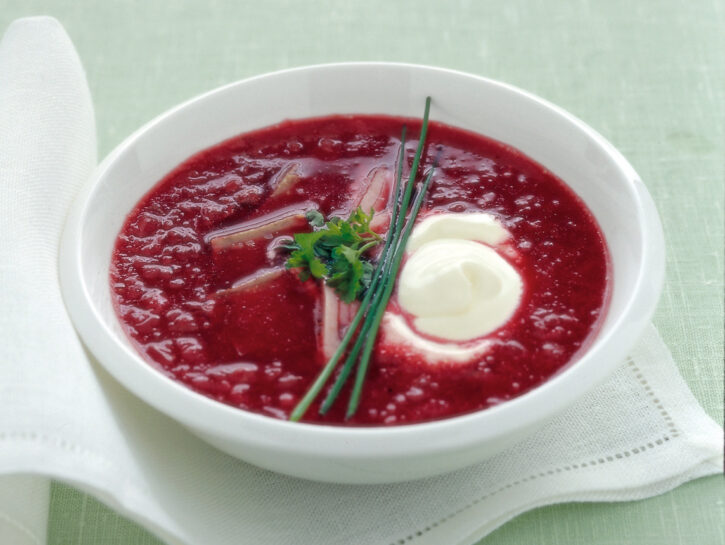 Bortsh con barbabietola e carne