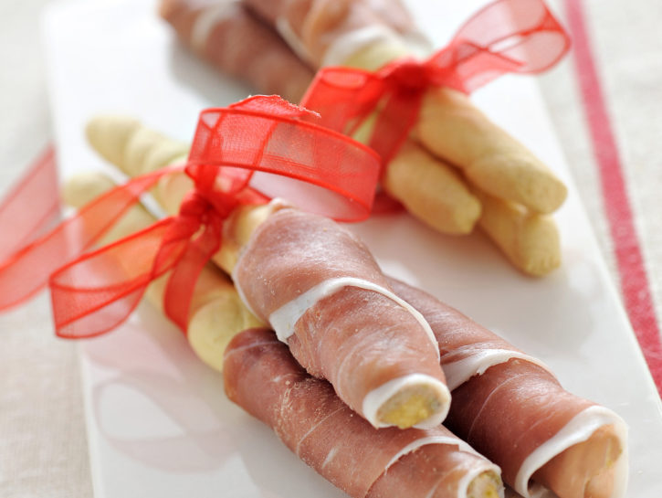 Grissini con mousse di tonno e prosciutto