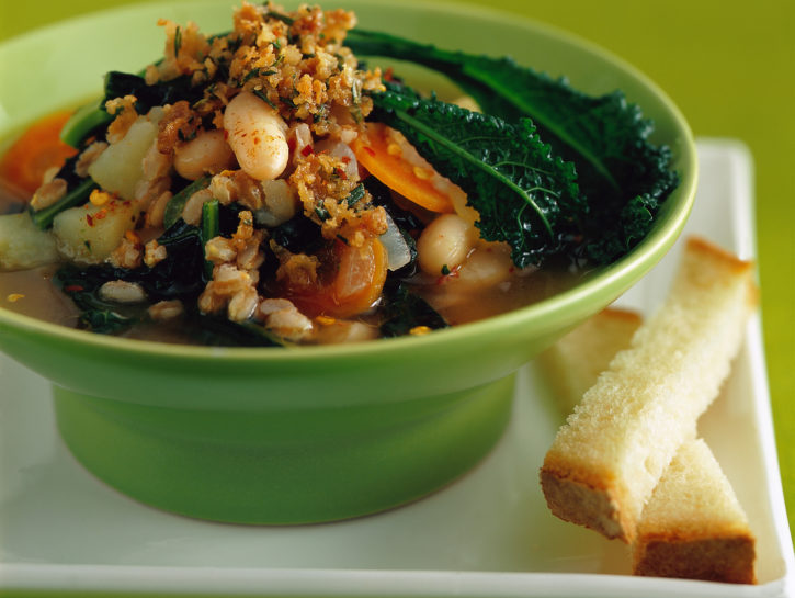 Minestrone di farro e cavolo nero