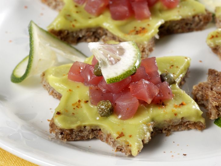 stelle-con-avocado-e-tartare-di-tonno