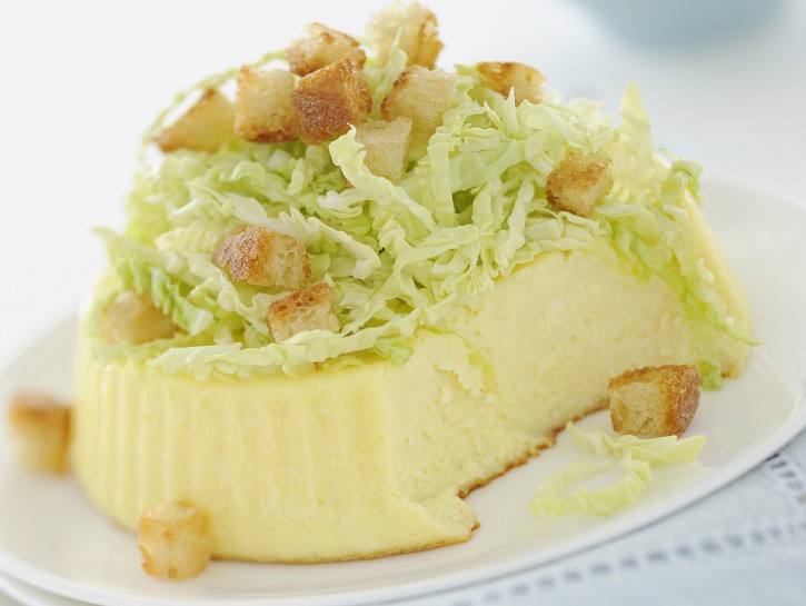 Budino di parmigiano con verza e crostini