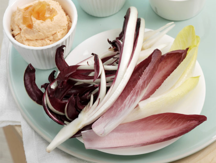 Foglie di insalata con dip