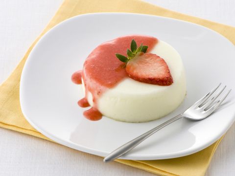 Panna cotta con coulis di fragole