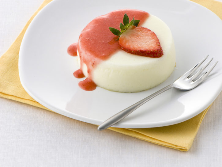 Panna cotta con coulis di fragole