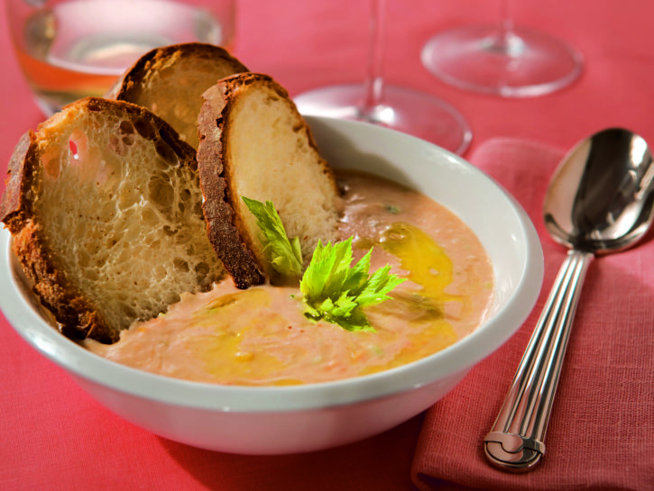 Zuppa di fagioli sul pane