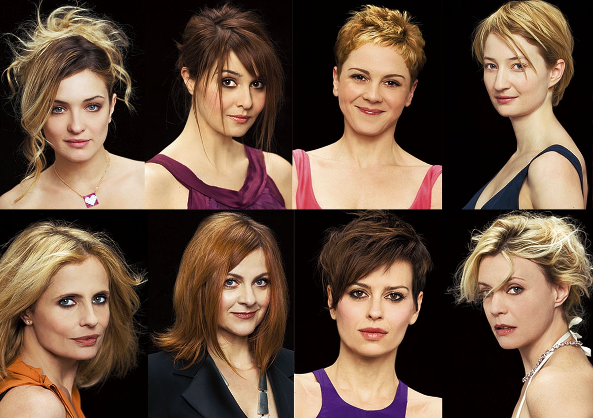 8 donne sfilano per l'8 marzo
