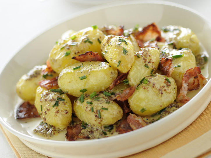 Insalata di patate con bacon croccante