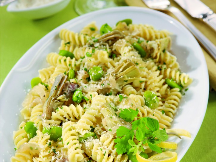 Pasta primavera con carciofi e fave