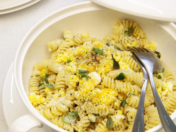 fusilli-con-uova-mimosa ricetta