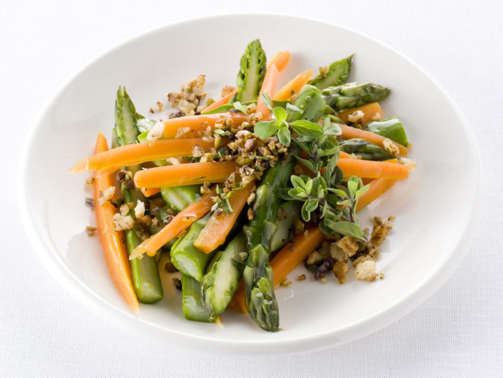 Insalata di asparagi e carote