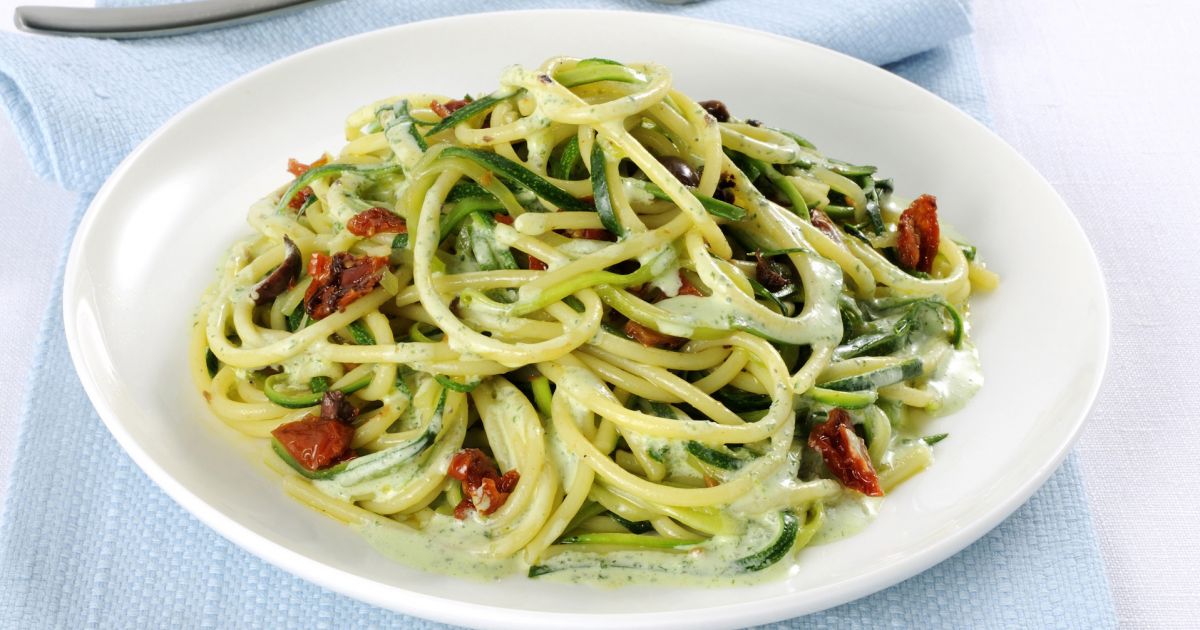 Ricetta Spaghetti con zucchine e olive - Donna Moderna