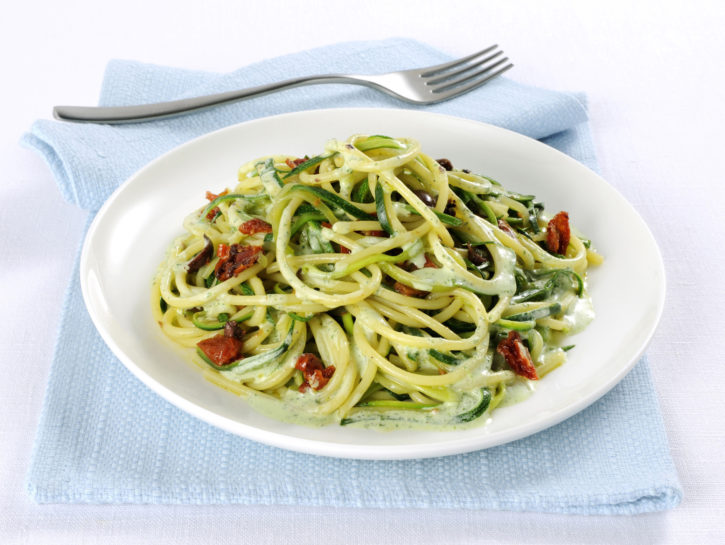 Spaghetti con zucchine e olive