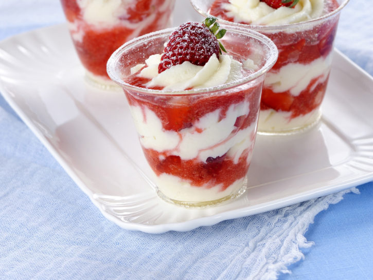 Bicchierini variegati alle fragole